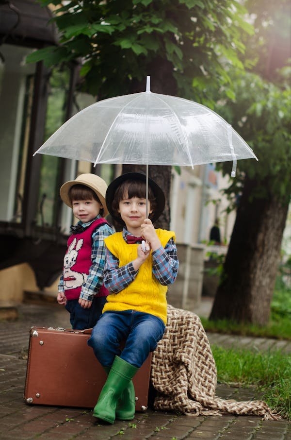 Des parapluies enfants : fun et sécurité sous la pluie !